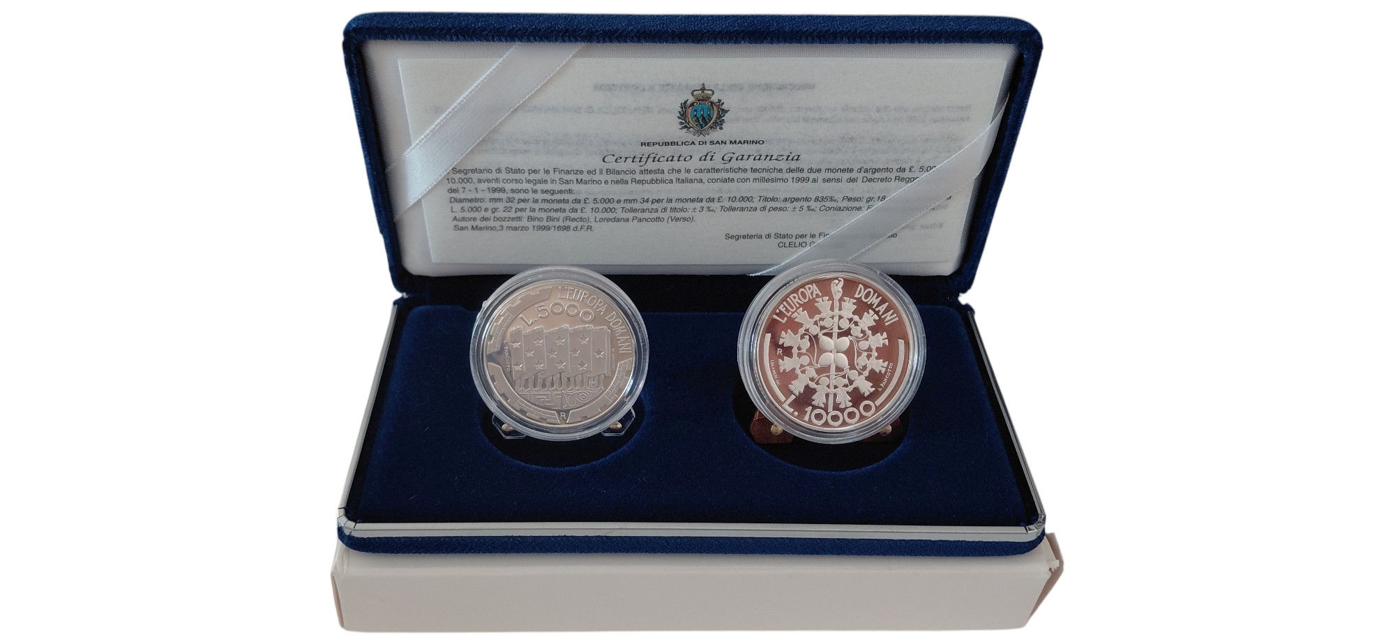 San Marino, 1999, Cofanetto con 2 monete in argento Fondo Specchio (proof) da Lire 5.000 e Lire 1...