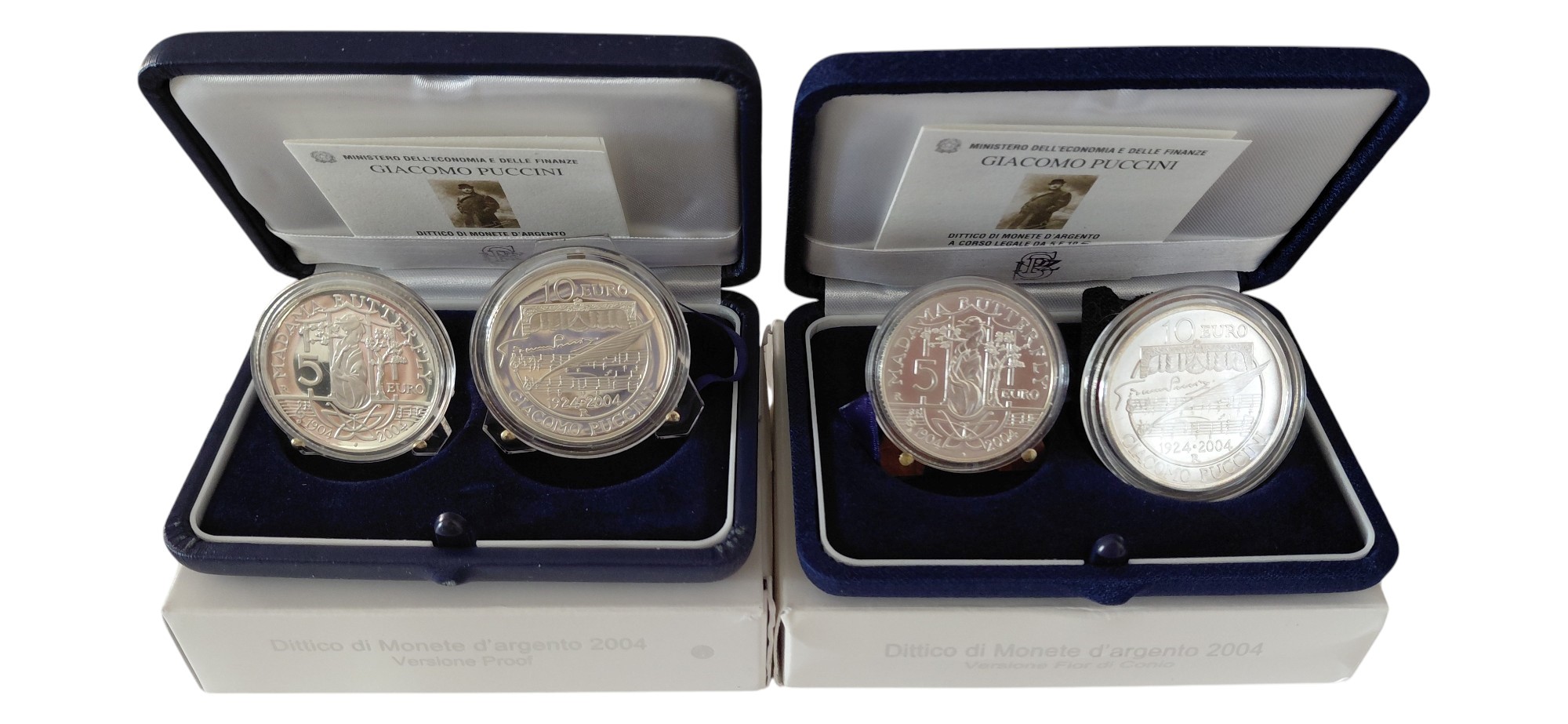 Italia, 2004. Dittici celebrativi in omaggio a Giacomo Puccini con monete in argento 925‰ da 5 e ...