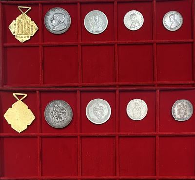Vaticano, Paolo VI, lotto di cinque medaglie in argento e argento dorato