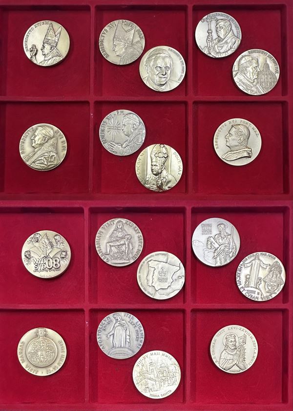VATICANO. BENEDETTO XVI. Lotto di nove medaglie.