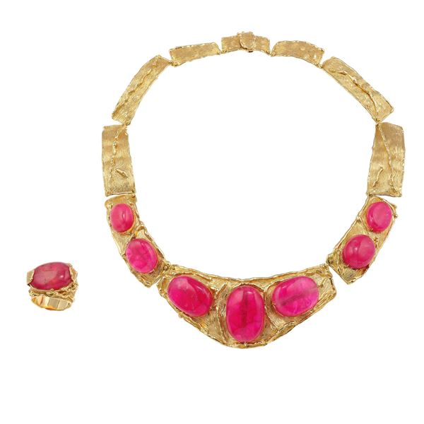 Demi-parure composta da girocollo e anello con calcedonio tinto