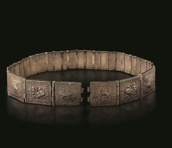 Cintura in argento con decori a rilievo, Tibet, XIX secolo