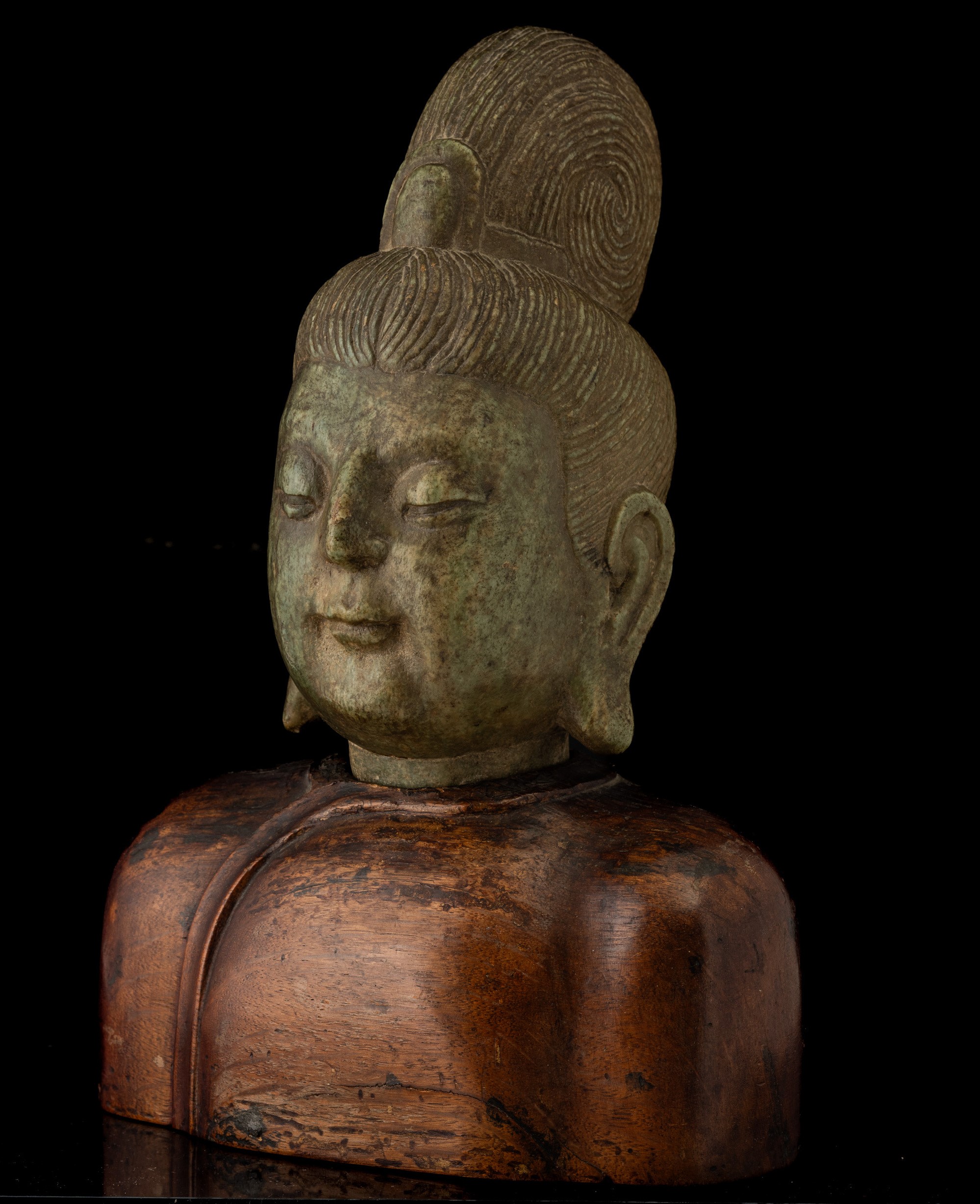 Guanyin, Testa di Guanyin in giada, Cina, Dinastia Qing (XIX secolo)