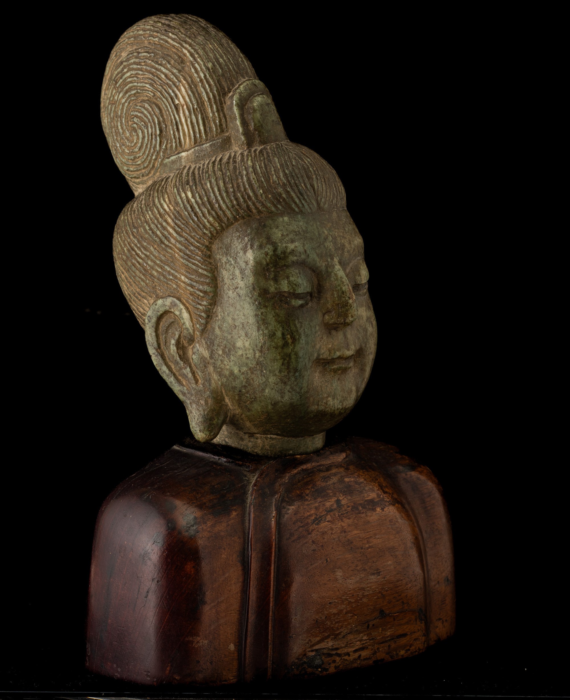 Guanyin, Testa di Guanyin in giada, Cina, Dinastia Qing (XIX secolo)
