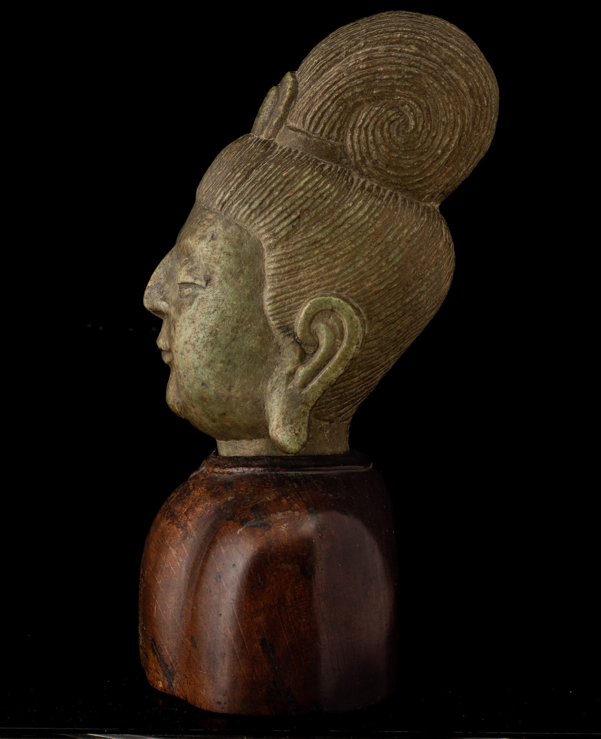 Guanyin, Testa di Guanyin in giada, Cina, Dinastia Qing (XIX secolo)
