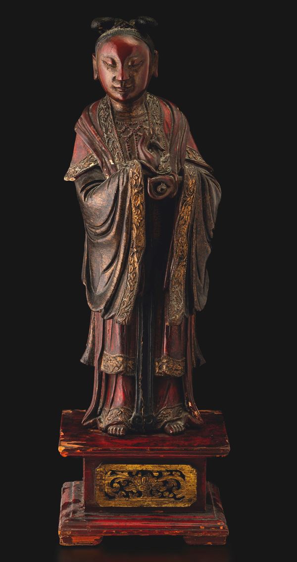 Figura di Guanyin in legno laccato e dorato, Cina, Dinastia Qing, inizio XIX secolo