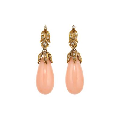 Orecchini con corallo rosa e diamanti, in oro giallo 750/1000 con chiusura a clip