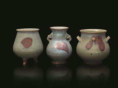 Junyao (tradizione), Tre vasi in porcellana, Cina, Dinastia Yuan (1279-1368)