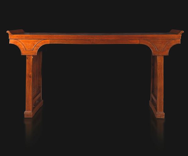 Importante console cerimoniale in legno Huanghuali, Cina, Dinastia Qing, XIX secolo