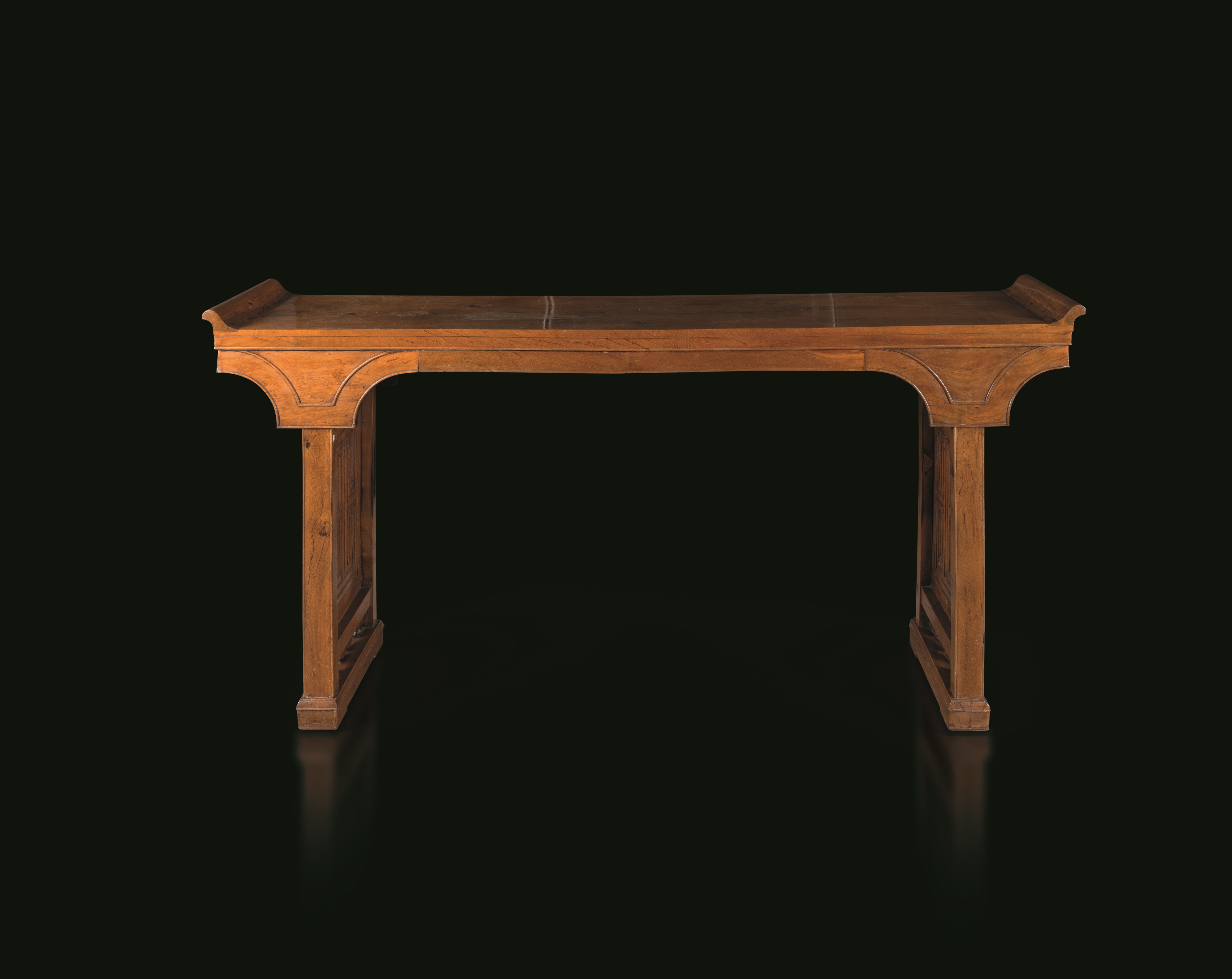 Console cerimoniale in legno Huanghuali, Cina, Dinastia Qing (XIX secolo)