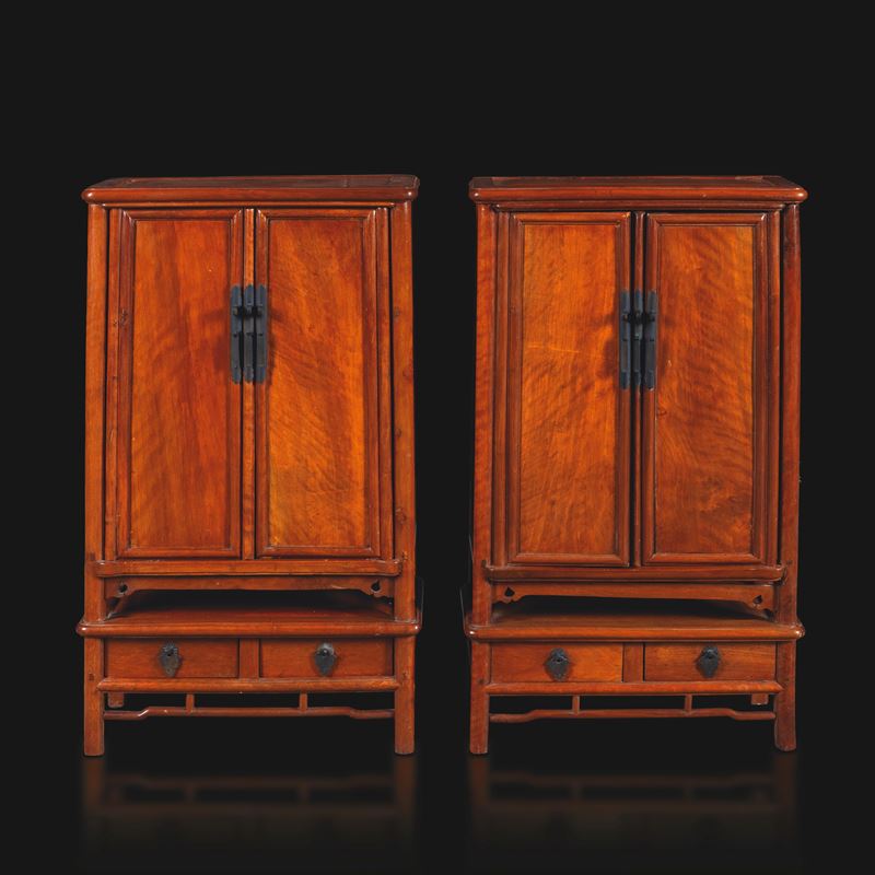 Coppia di piccole credenze in legno Huanghuali, Cina, Dinastia Qing, XIX secolo  - Asta Fine Asian Works of Art - Cambi Casa d'Aste
