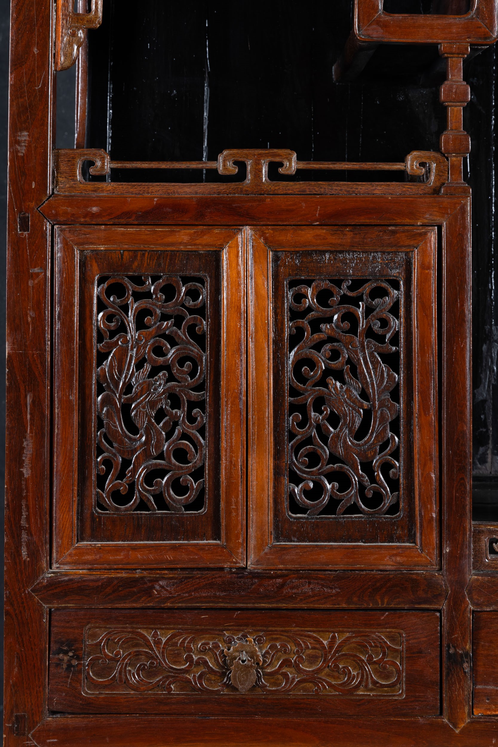 Cina, Credenza in legno Huanghuali, Dinastia Qing (XIX secolo)