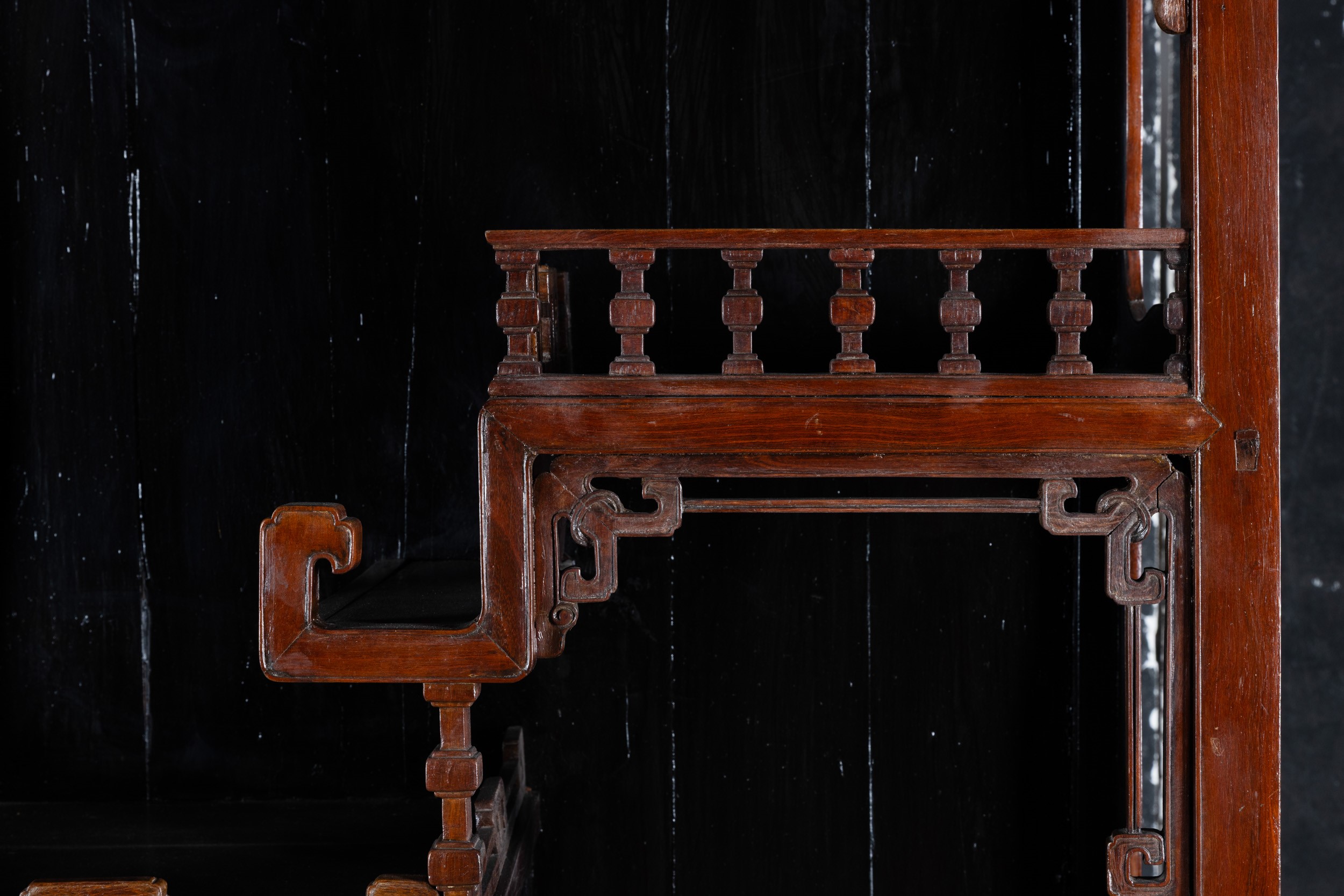 Cina, Credenza in legno Huanghuali, Dinastia Qing (XIX secolo)