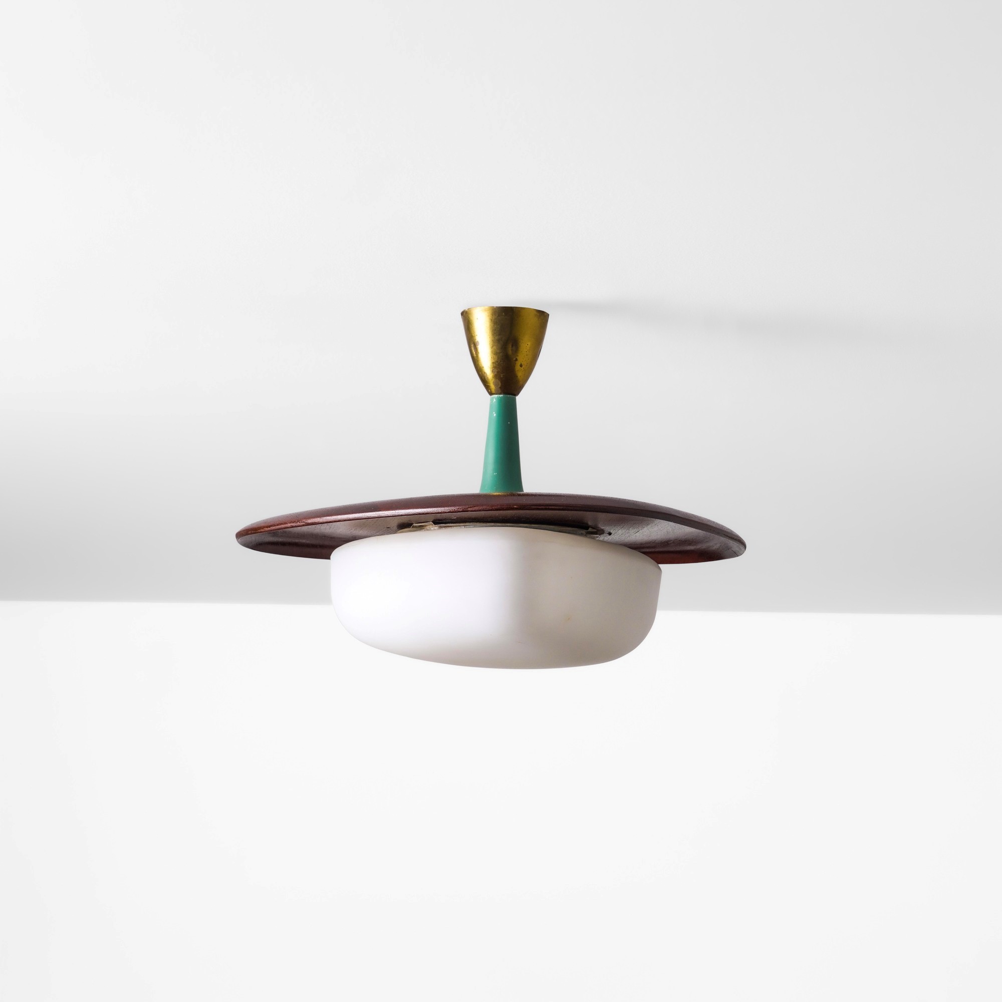 Goffredo Reggiani - Lampada a sospensione in legno, ottone e metallo laccato con diffusore in vet...