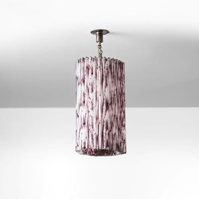 Lampada a sospensione, struttura in canne di vetro colorato e metallo, produzione italiana (ca. 1...