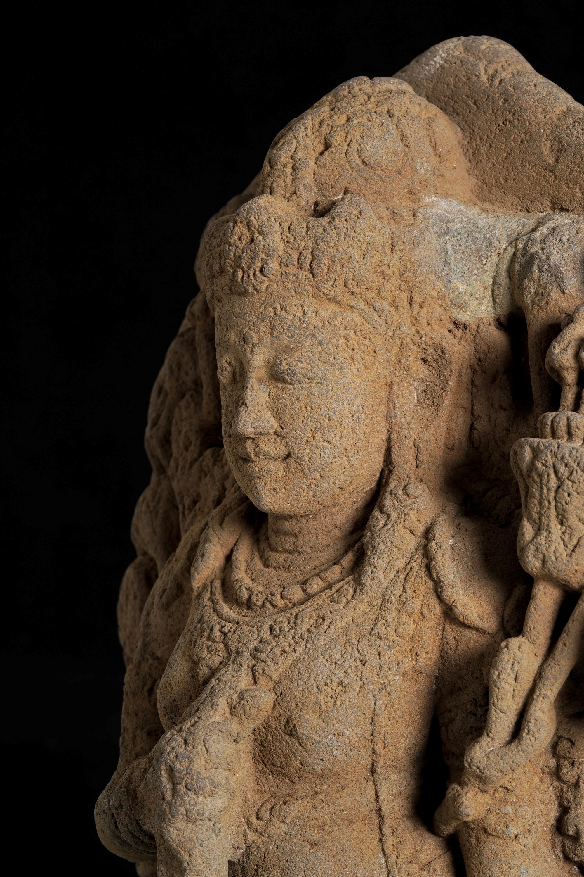 Figura di Buddha, pietra vulcanica, Giava, X secolo