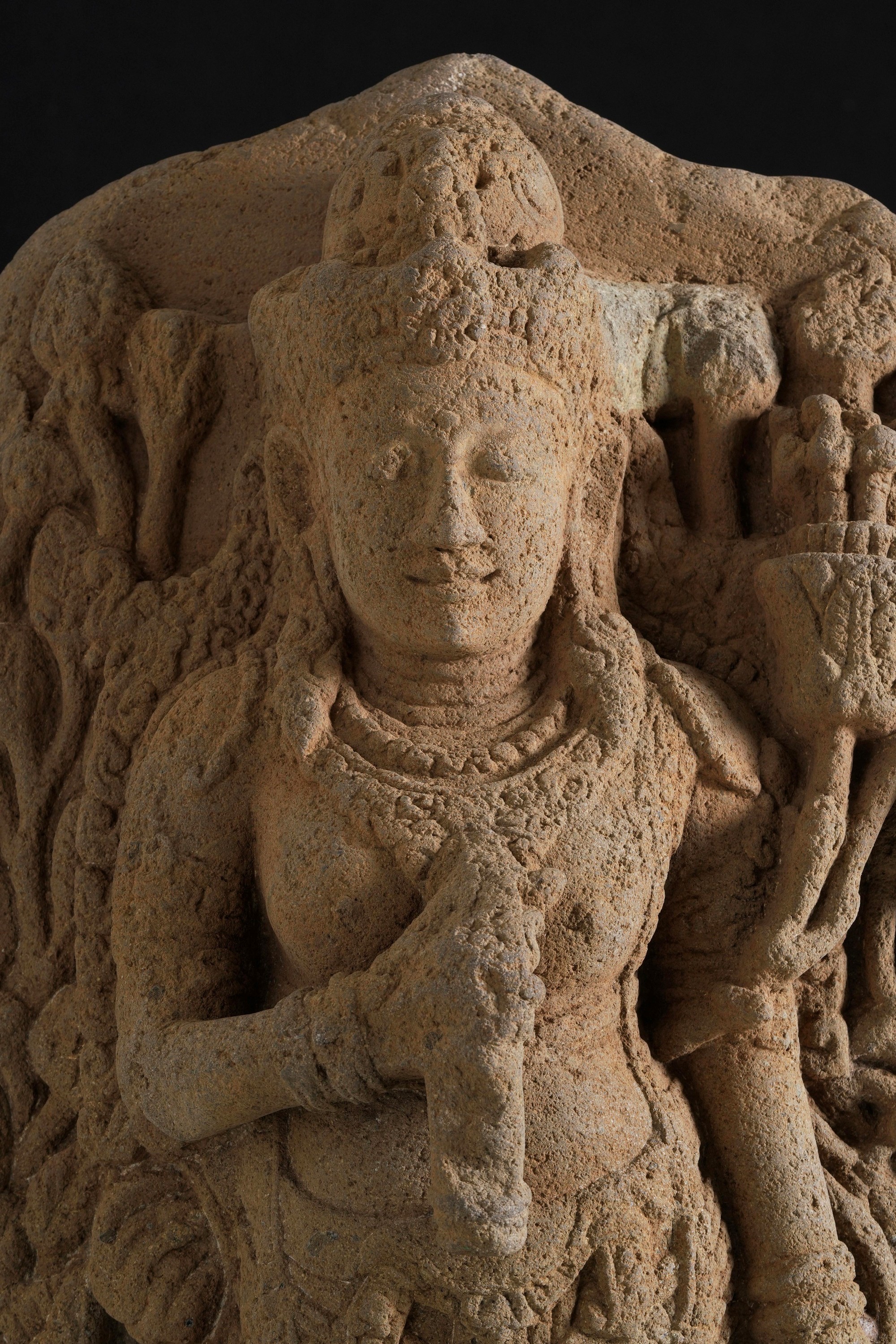Figura di Buddha, pietra vulcanica, Giava, X secolo