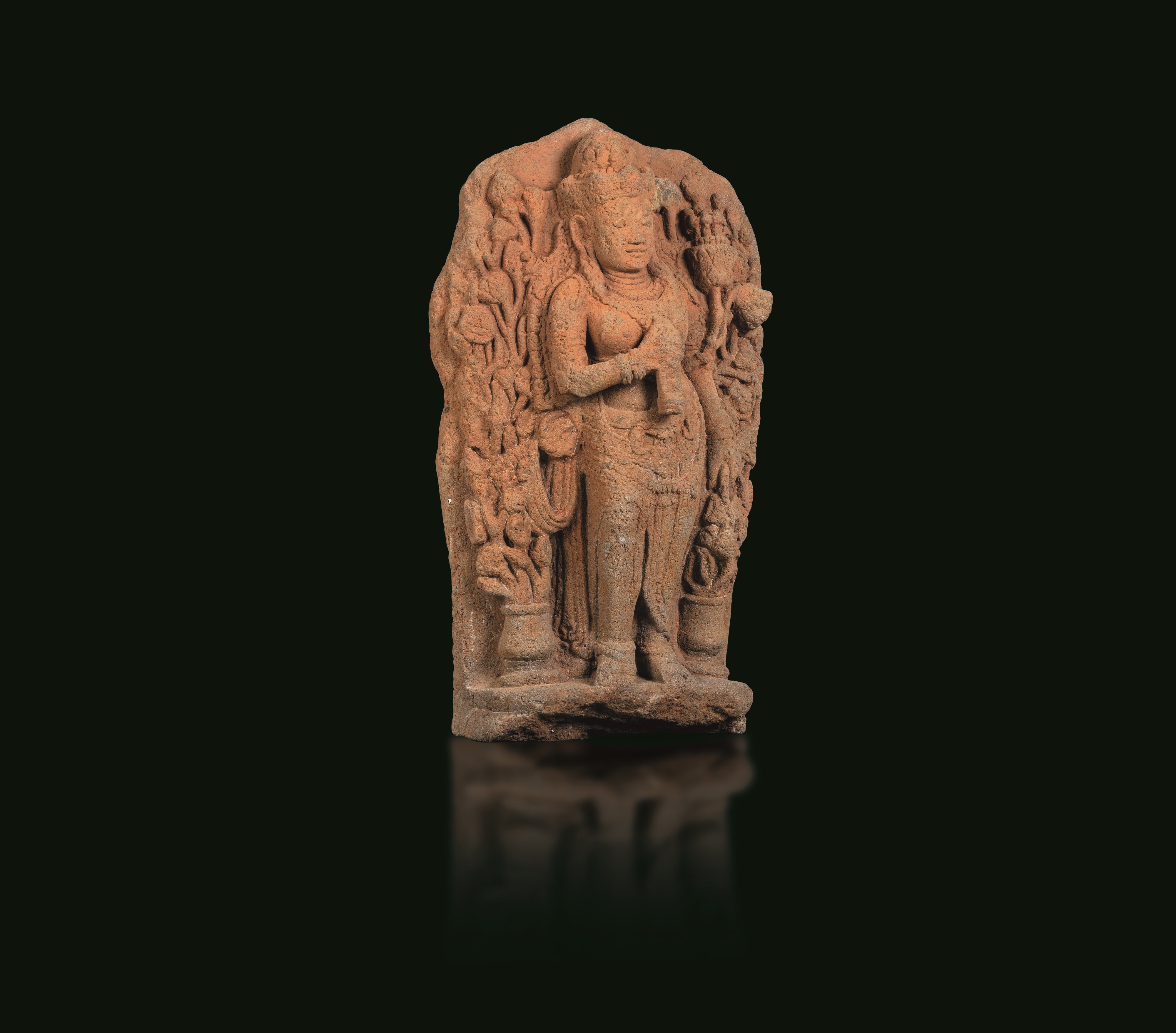 Figura di Buddha, pietra vulcanica, Giava, X secolo