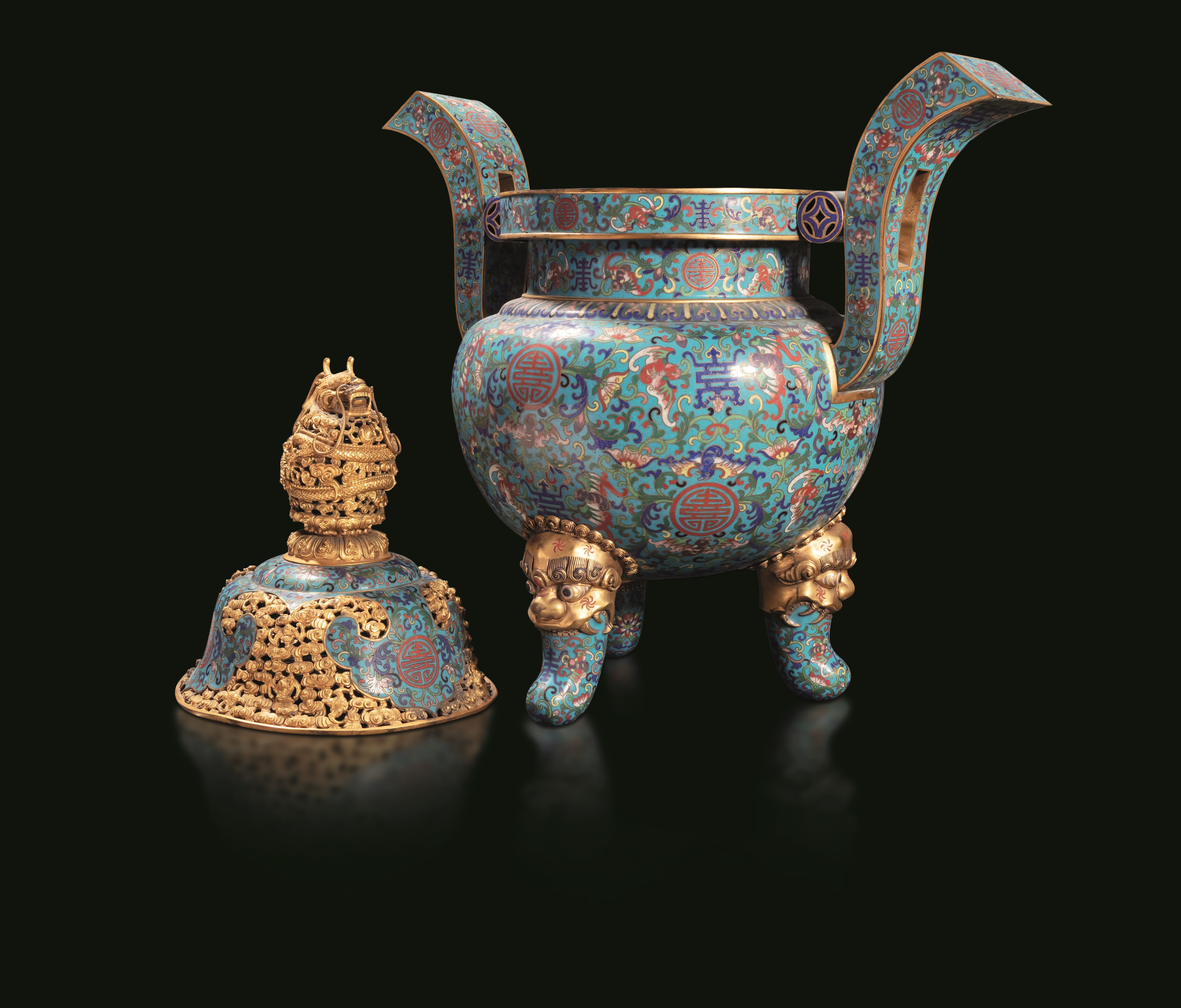 Cina, Incensiere tripode a smalti policromi cloisonné con coperchio (simbolo Shou), Dinastia Qing...