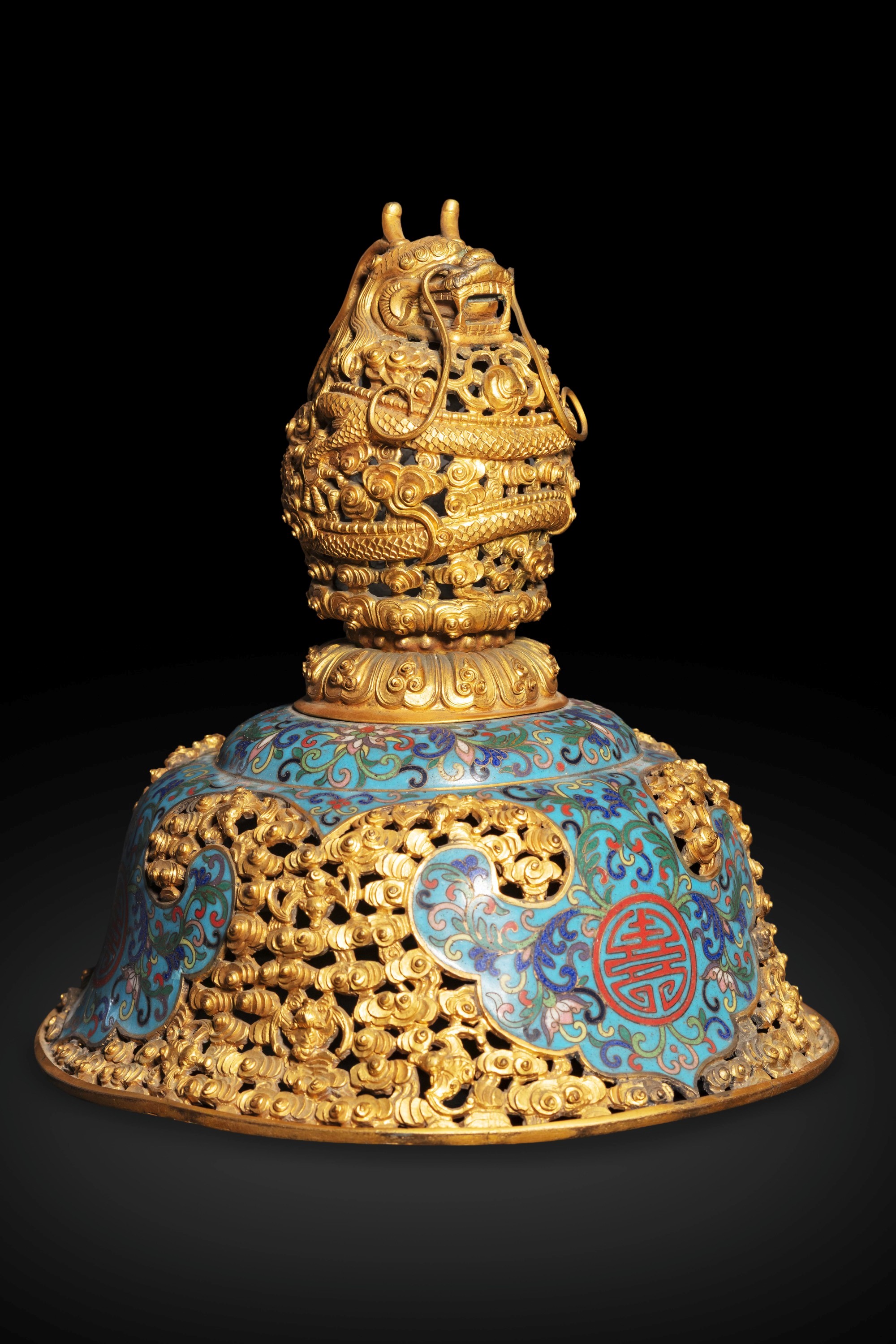 Cina, Incensiere tripode a smalti policromi cloisonné con coperchio (simbolo Shou), Dinastia Qing...