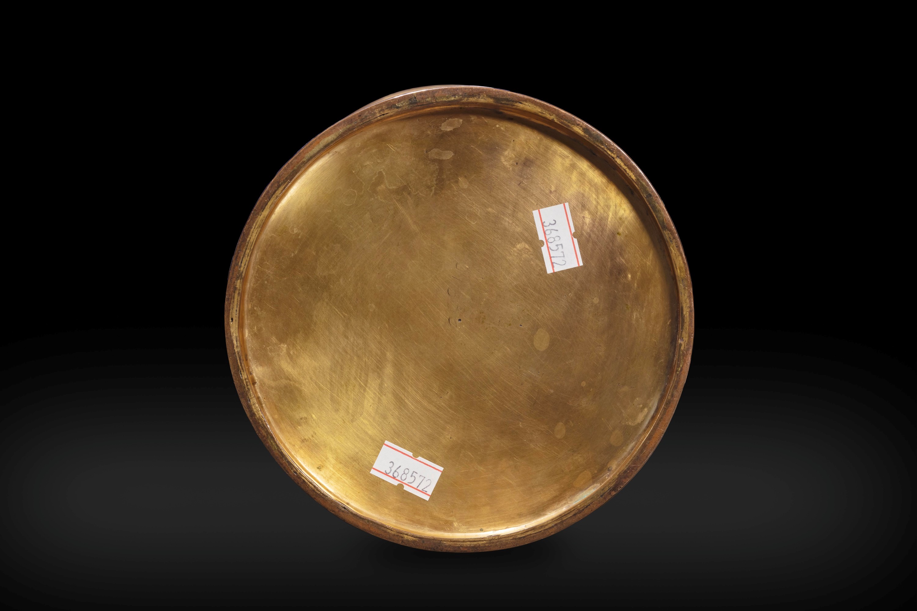 Cina (Dinastia Qing, epoca Qianlong), Coppia di vasi Huagu con smalti policromi cloisonné, decori...