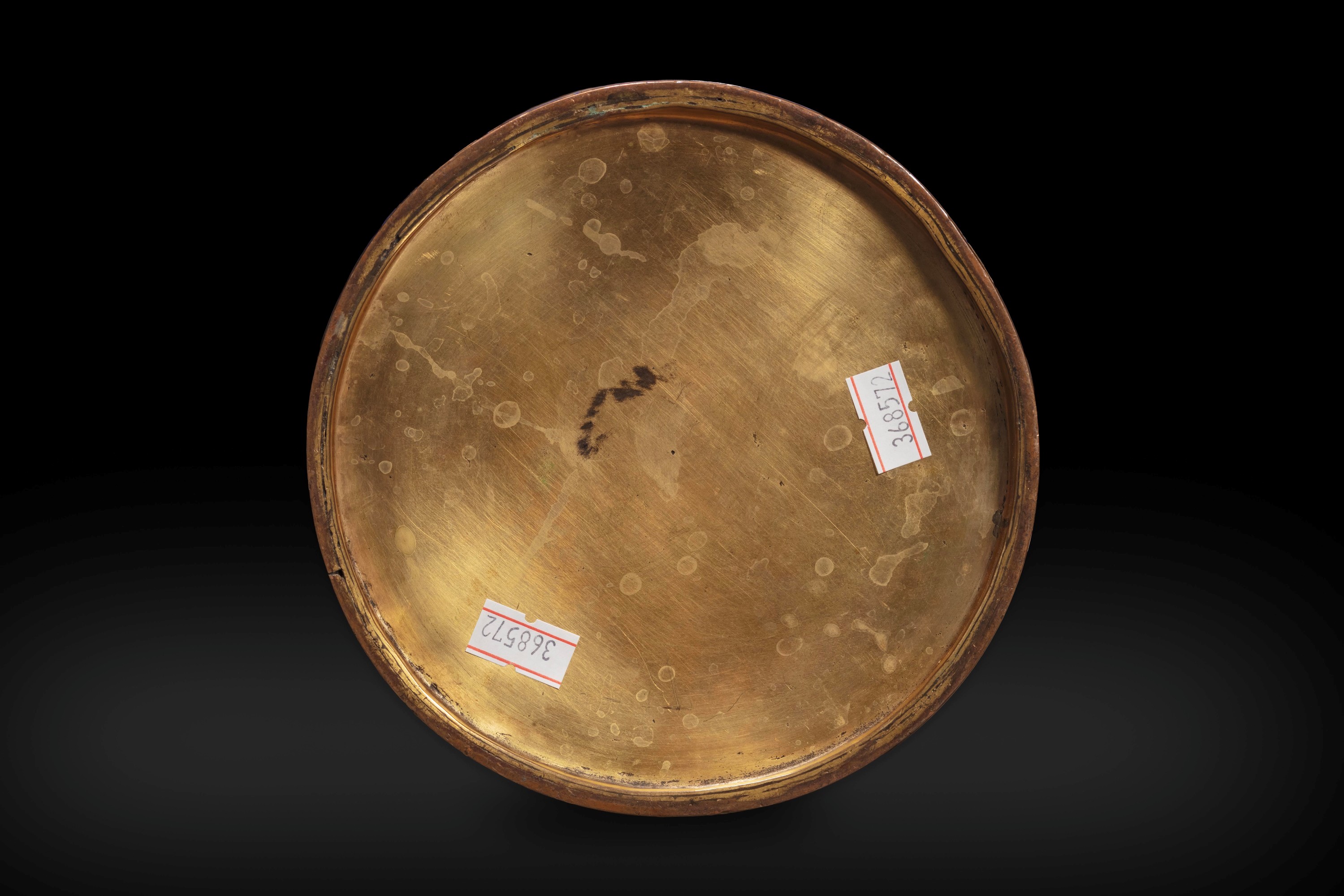 Cina (Dinastia Qing, epoca Qianlong), Coppia di vasi Huagu con smalti policromi cloisonné, decori...