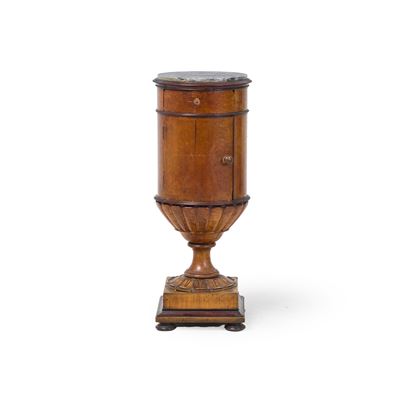 Comodino a colonna, XIX secolo, con anta e cassetto