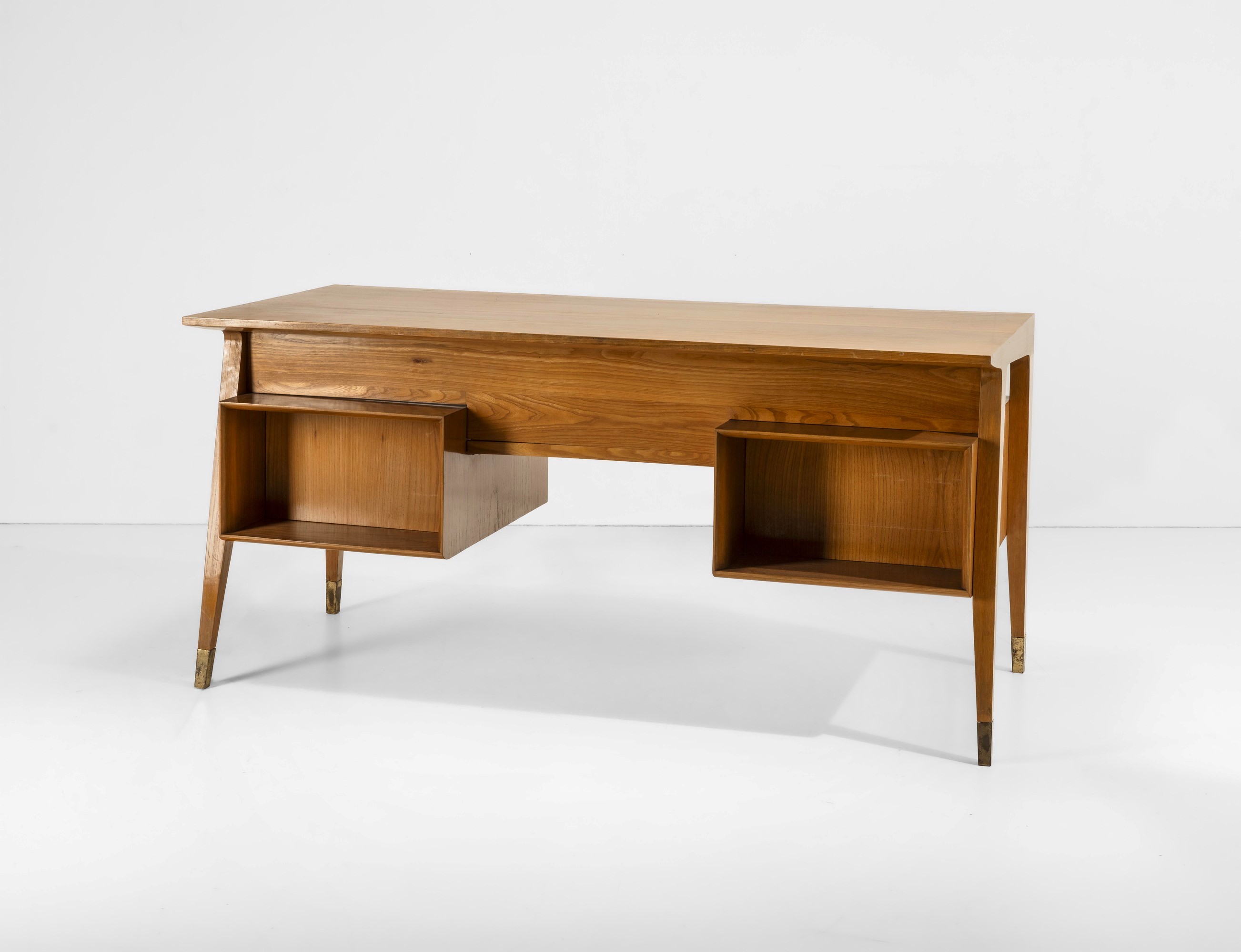 Gio Ponti - Scrivania in legno con dettagli in ottone