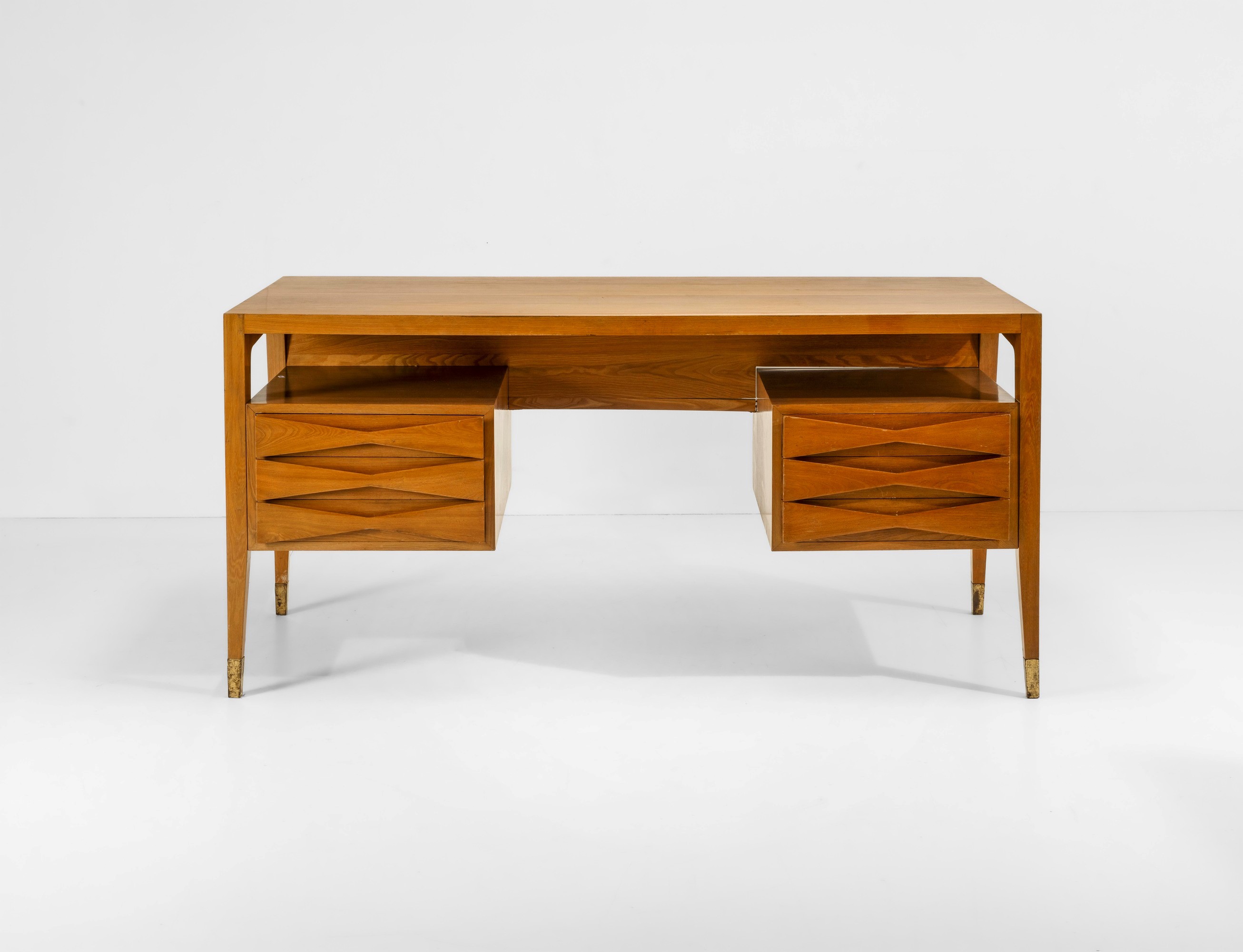 Gio Ponti - Scrivania in legno con dettagli in ottone