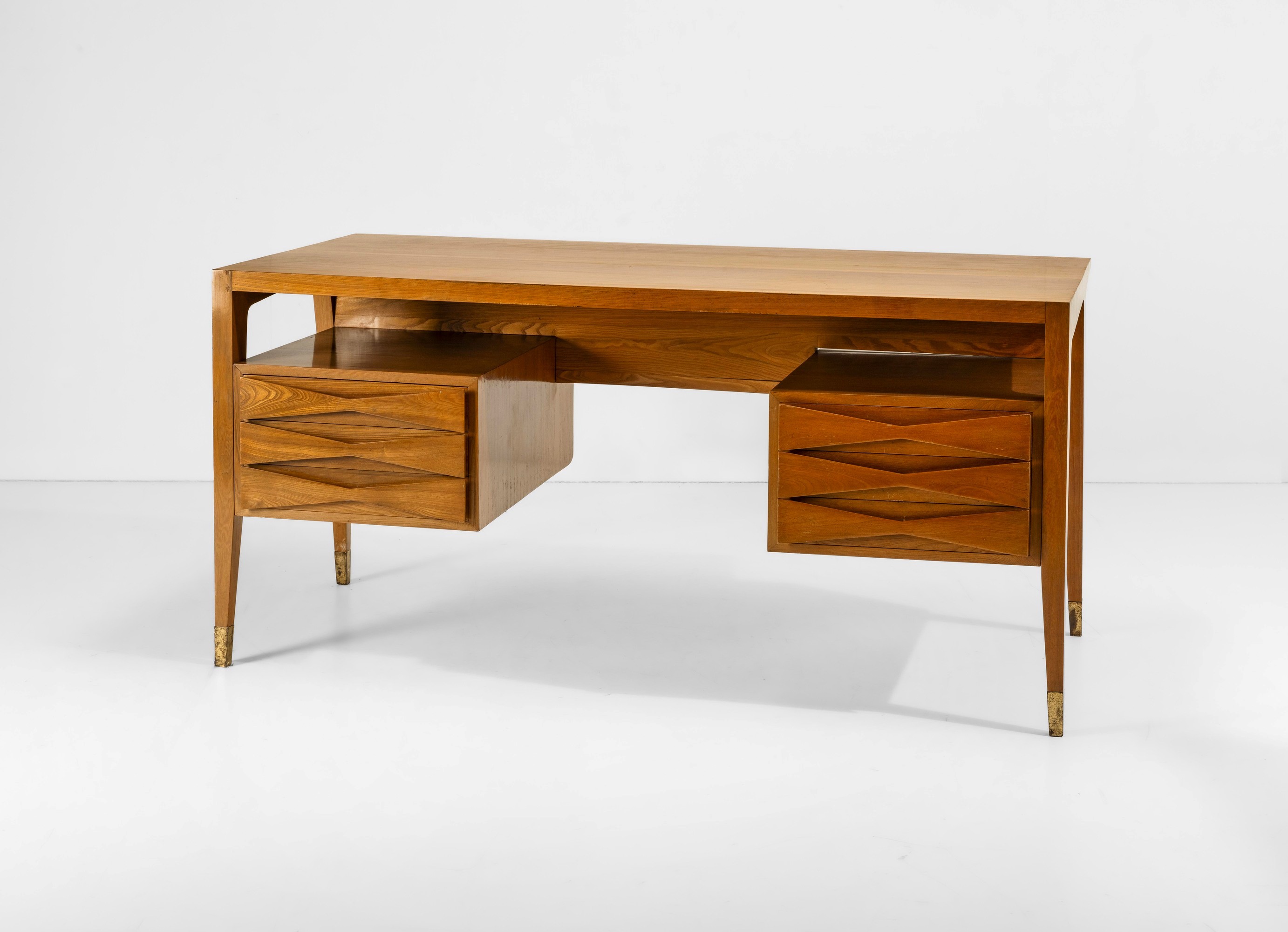 Gio Ponti - Scrivania in legno con dettagli in ottone