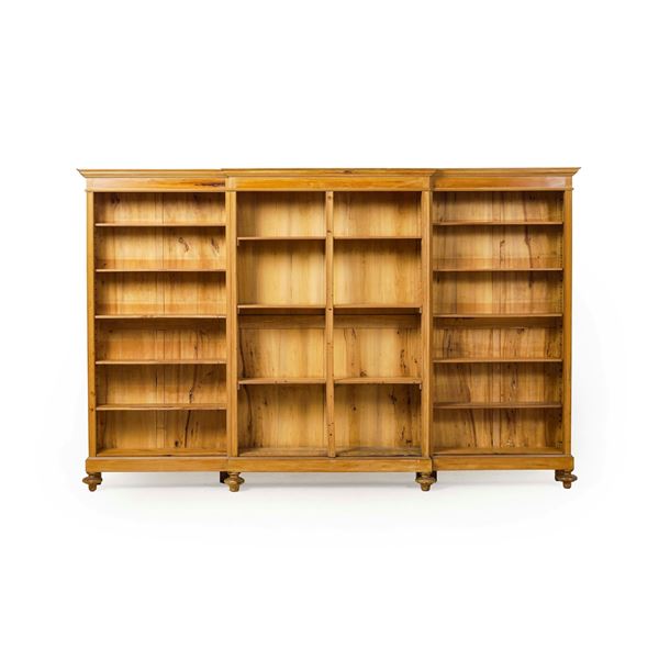 Grande libreria in legno a quattro comparti