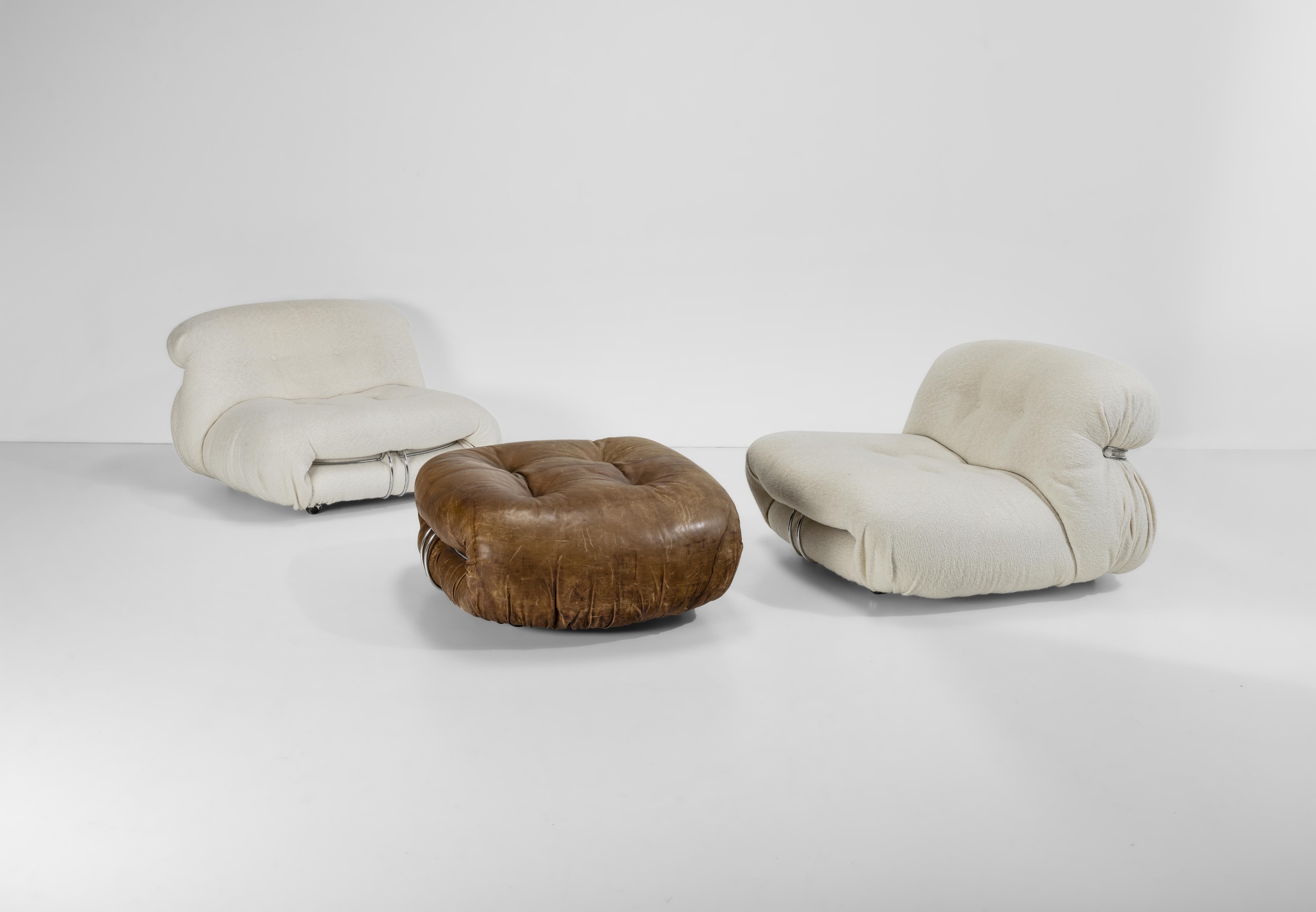 Afra e Tobia Scarpa - Due poltrone e pouf mod. Soriana