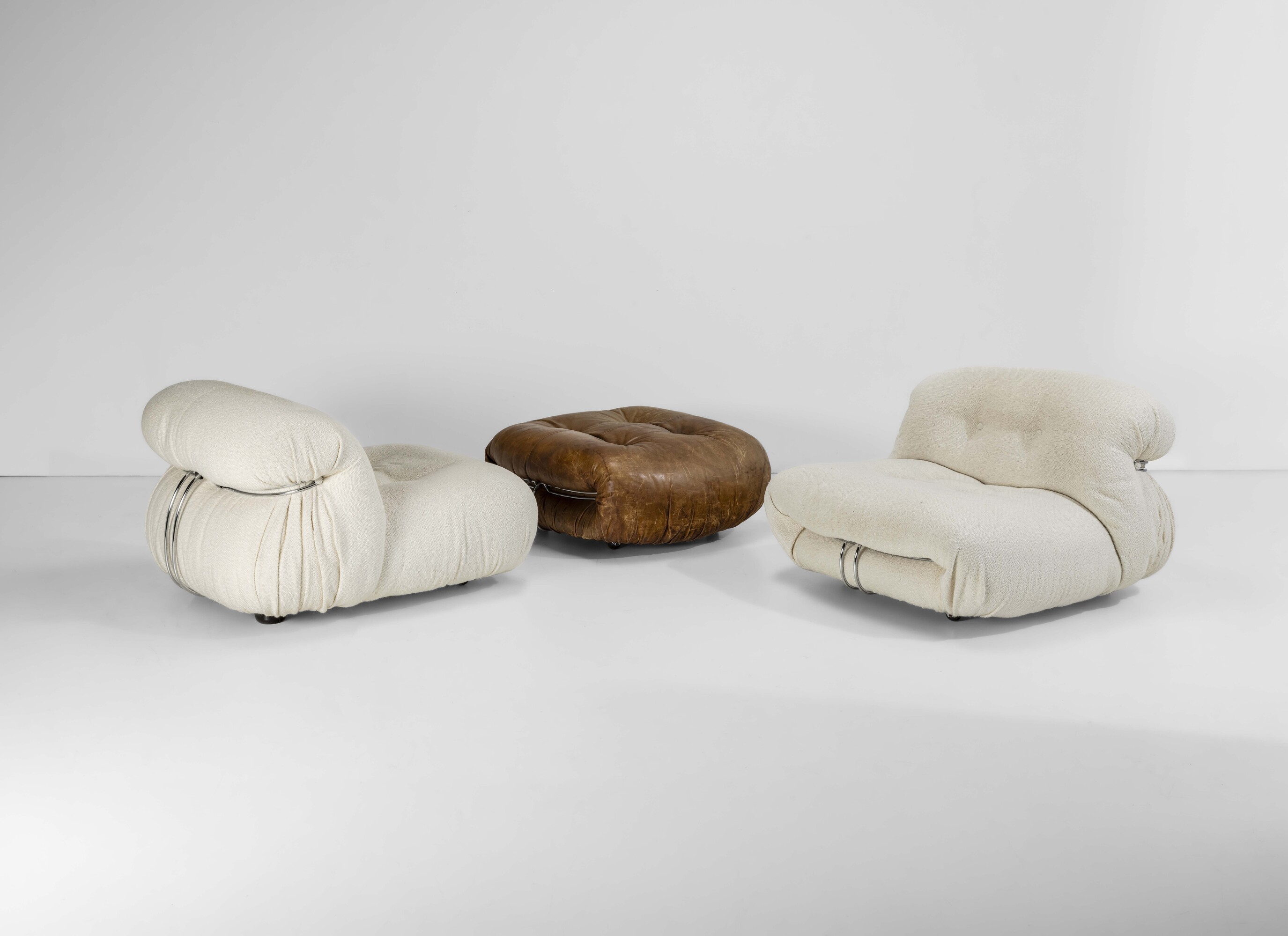 Afra e Tobia Scarpa - Due poltrone e pouf mod. Soriana
