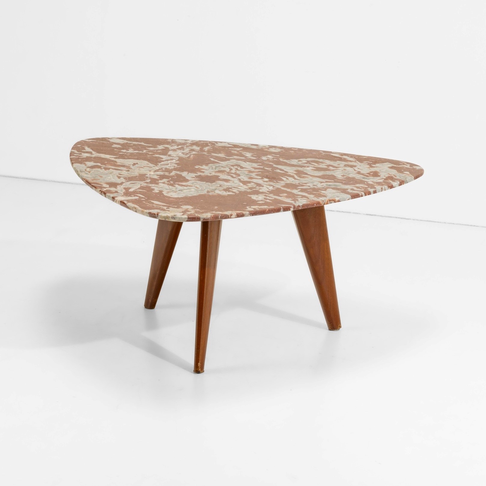 Osvaldo Borsani - Tavolo basso con struttura in legno e piano in marmo