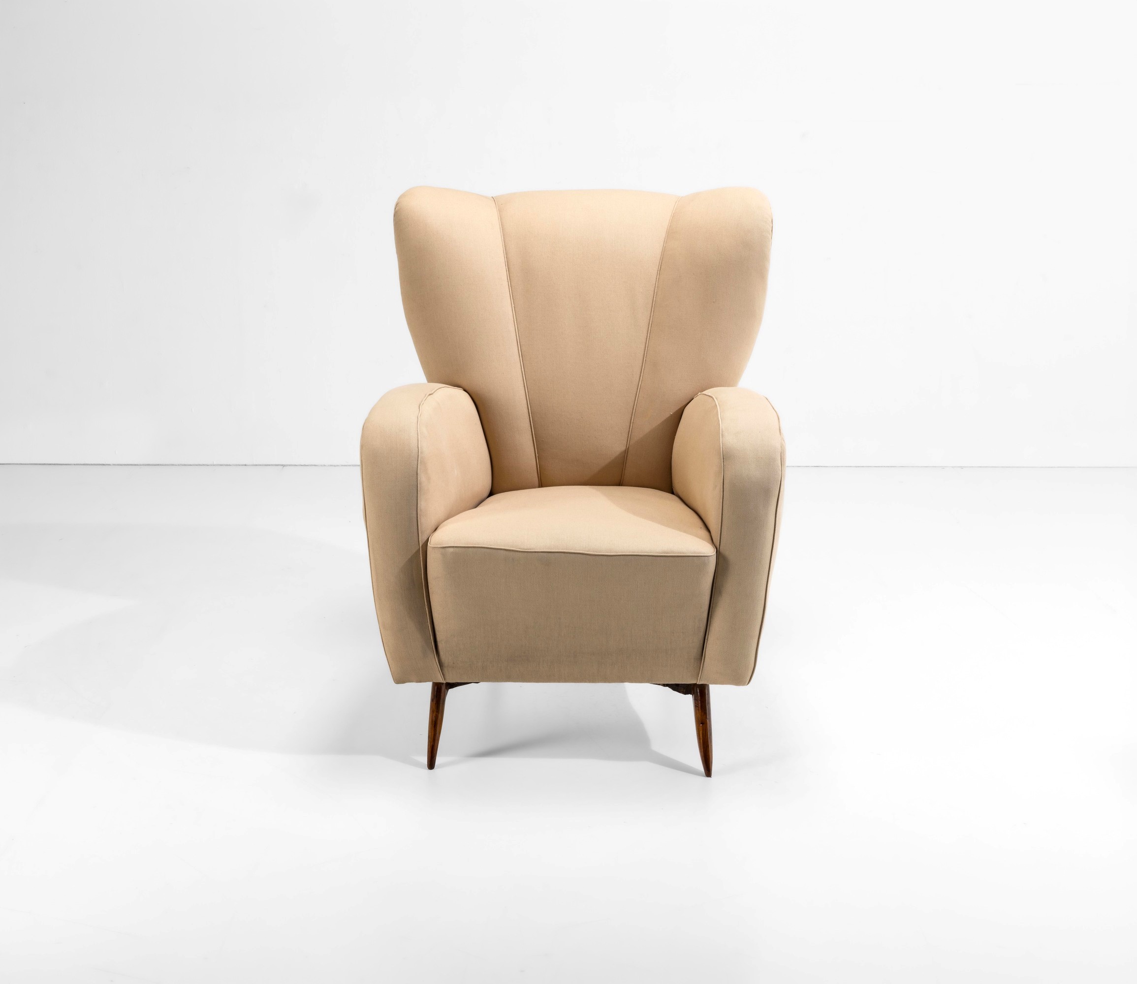Poltrona, struttura in legno rivestita in tessuto (produzione italiana, ca. 1950)