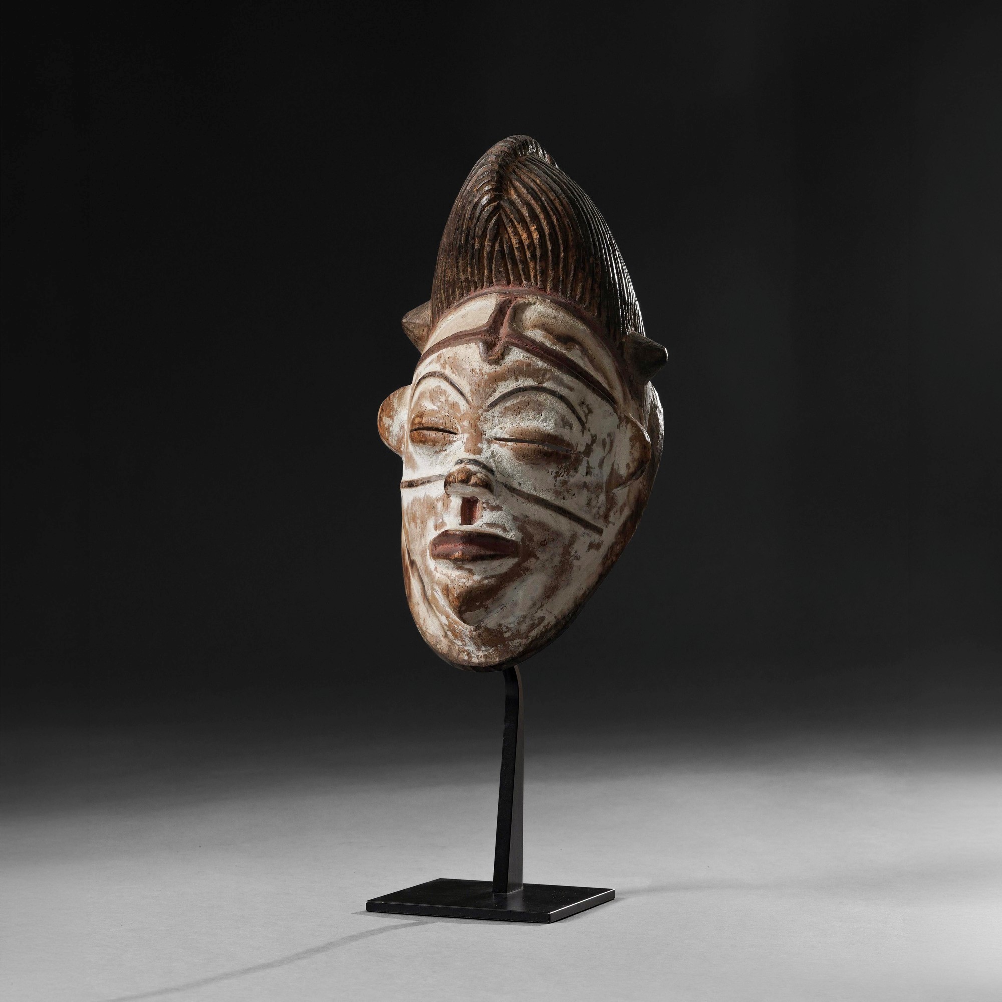 Tsangui Punu, Maschera in legno policroma (Gabon), con pigmenti