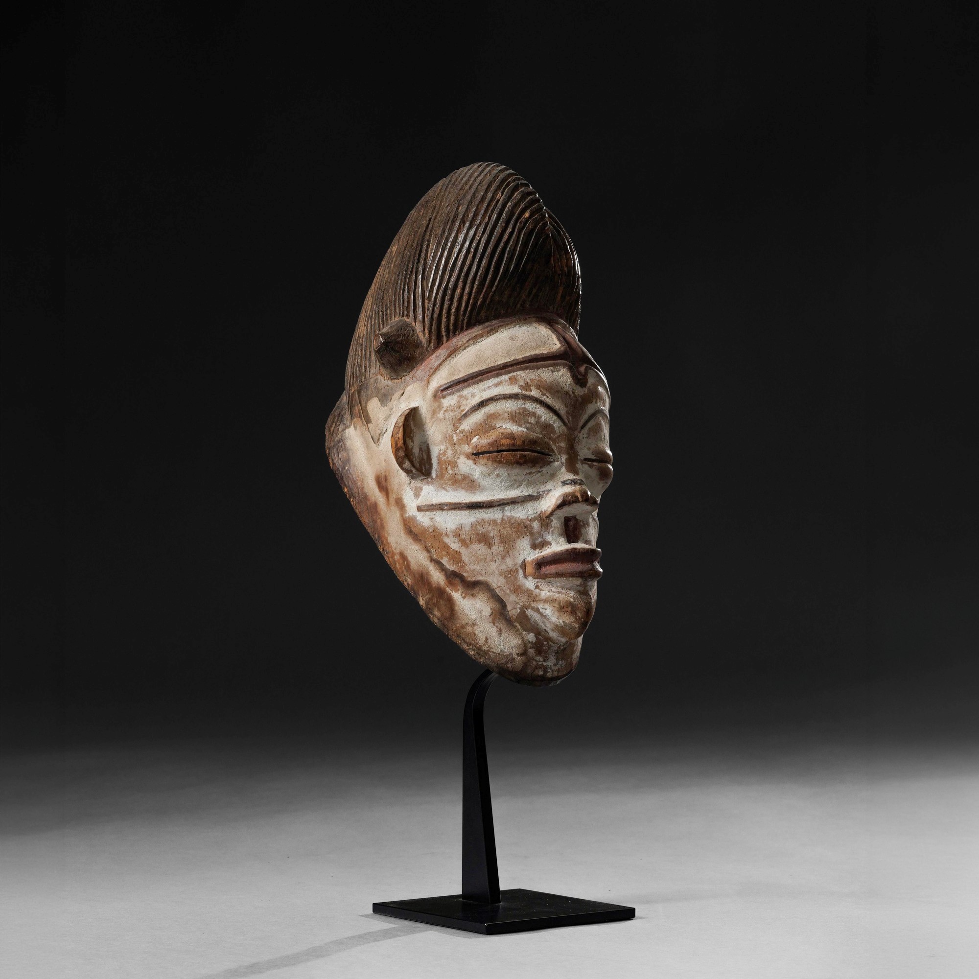 Tsangui Punu, Maschera in legno policroma (Gabon), con pigmenti