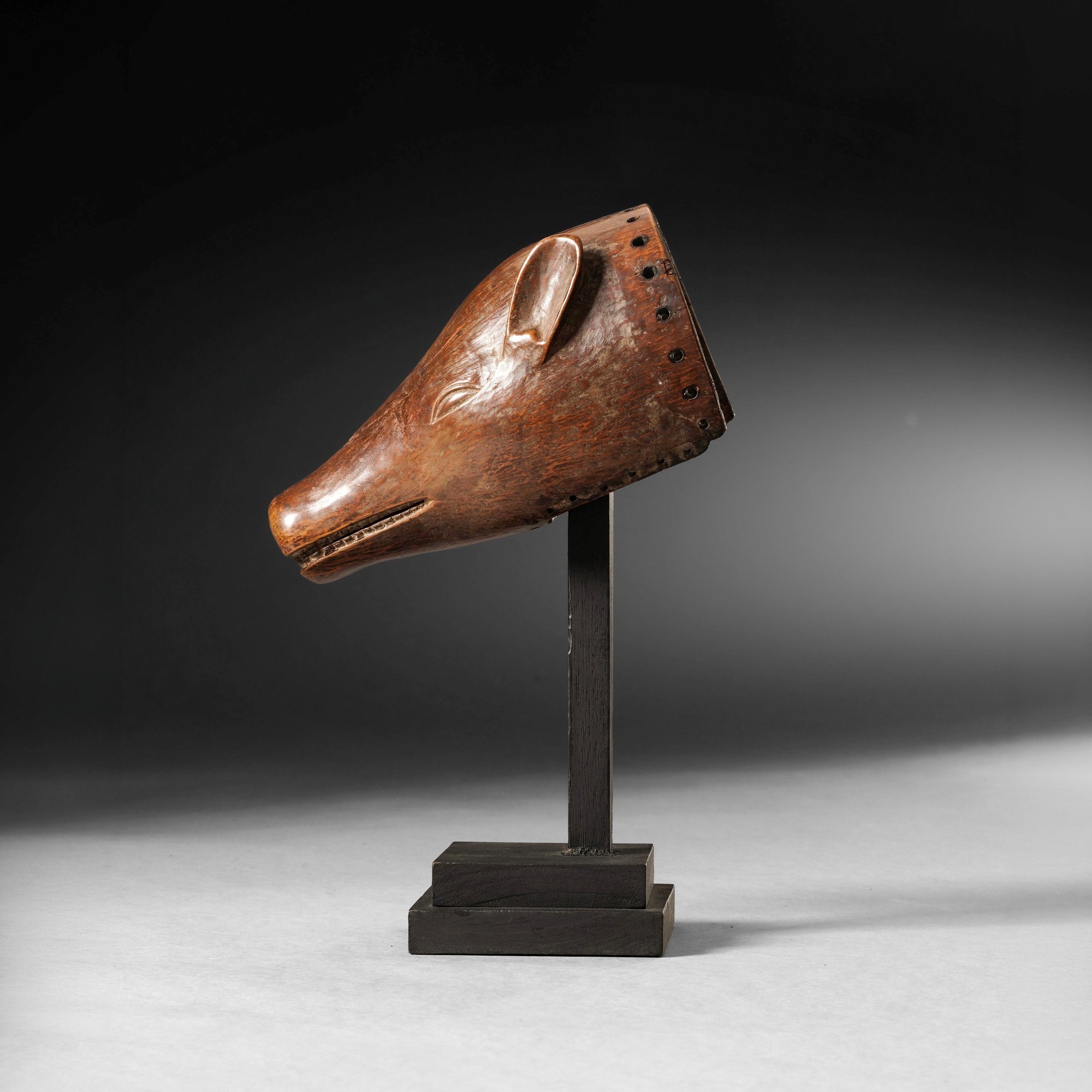 Chokwe, Maschera mukushi wa ngulu in legno