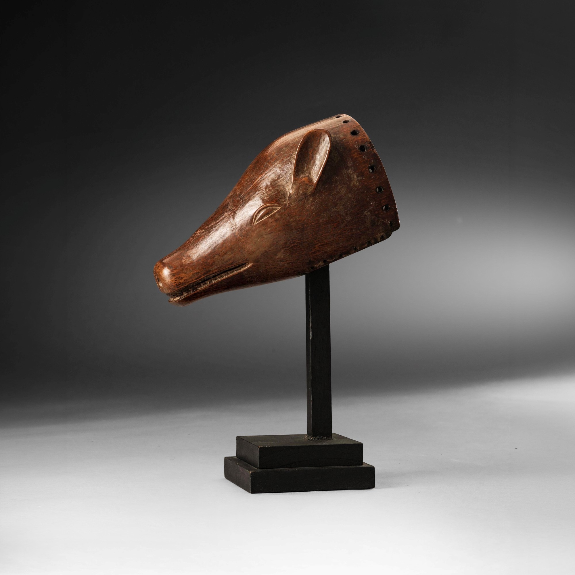 Chokwe, Maschera mukushi wa ngulu in legno