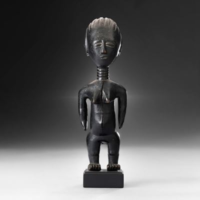 Akan (Ghana/Costa d’Avorio), Statua in legno a patina nera