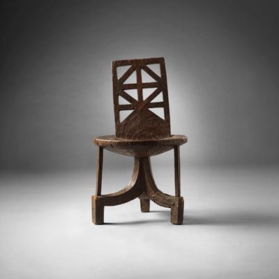 Sedia in stile etiopico, Jimma, legno a patina scura e metallo (XIX-XX secolo), H. 90 cm