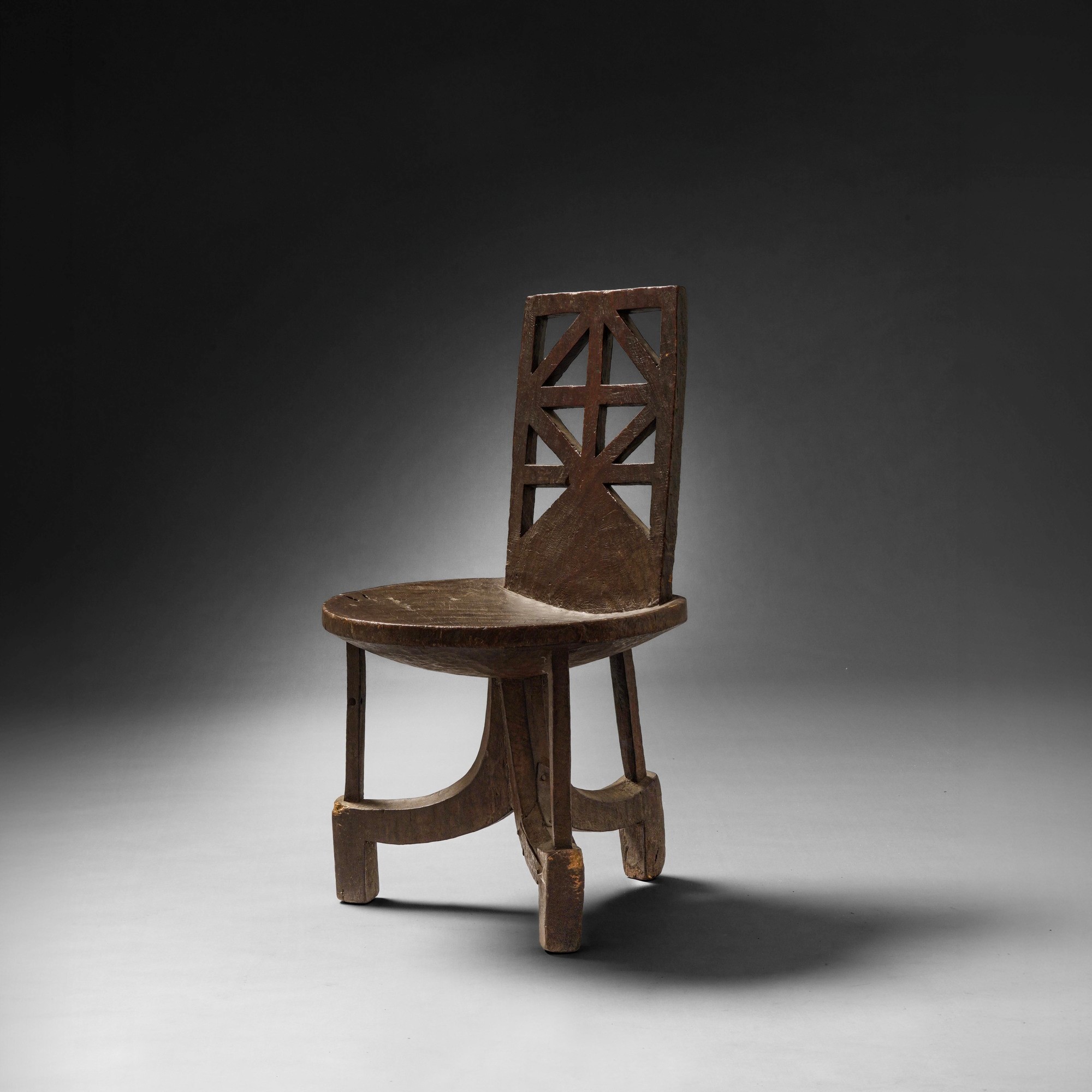 Sedia, Jimma (Etiopia), legno a patina scura e metallo, XIX-XX secolo