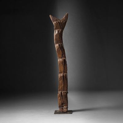 Dogon (Mali), Figura in legno a patina scura