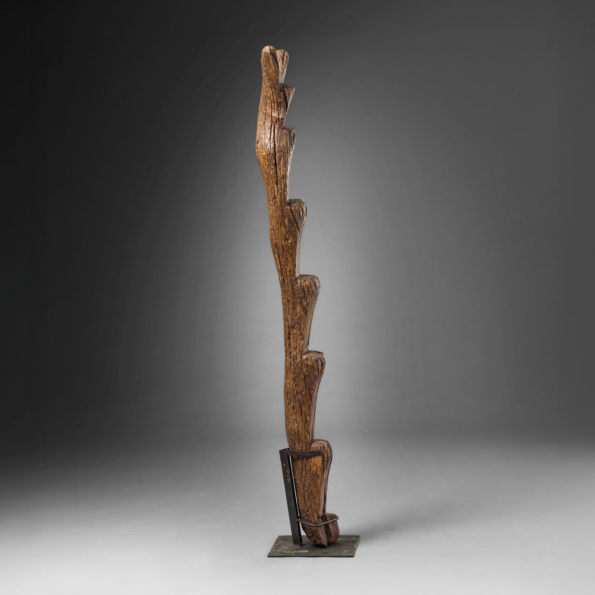 Dogon (Mali), Figura in legno a patina scura