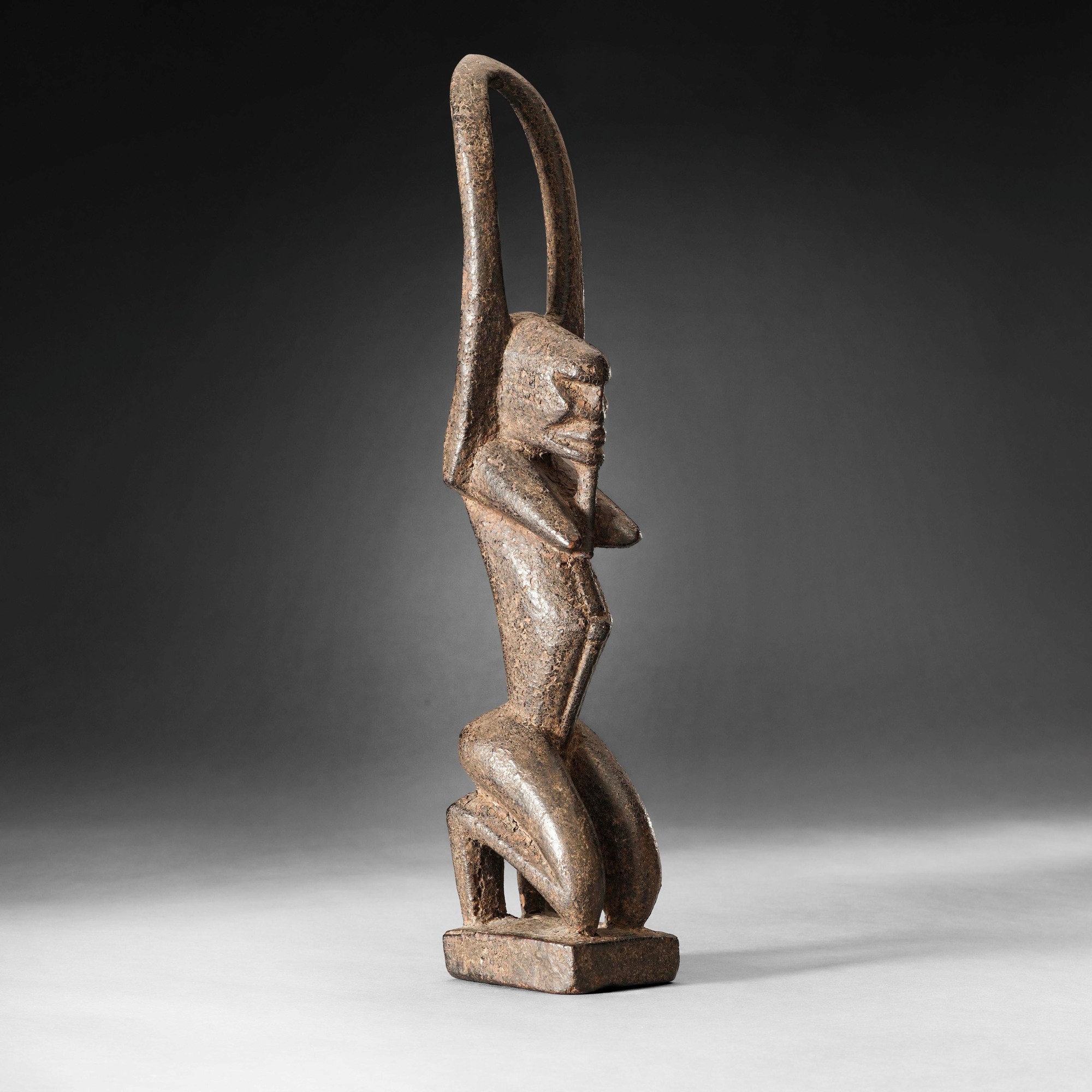 Tellem (attrib.), Mali, Statua in legno con patina scura