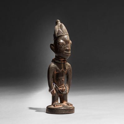Yoruba, Statua ibedji in legno scolpito con pigmenti e perline