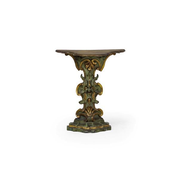 Piccola console in legno intagliato, laccato e dorato. XVIII secolo