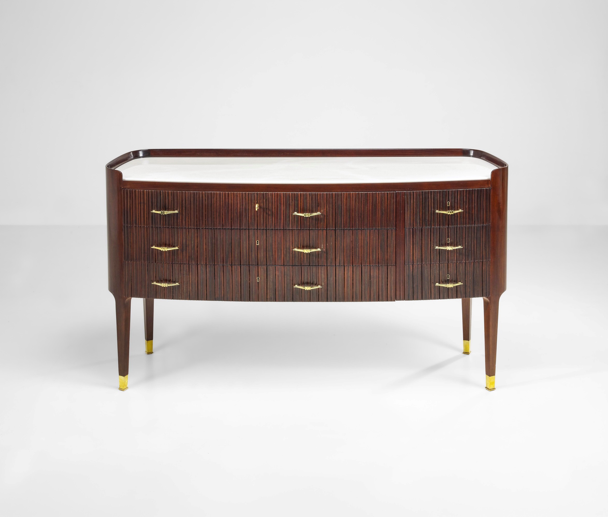 Paolo Buffa - Mobile contenitore con piano in marmo e inserti in ottone, produzione italiana (c. ...