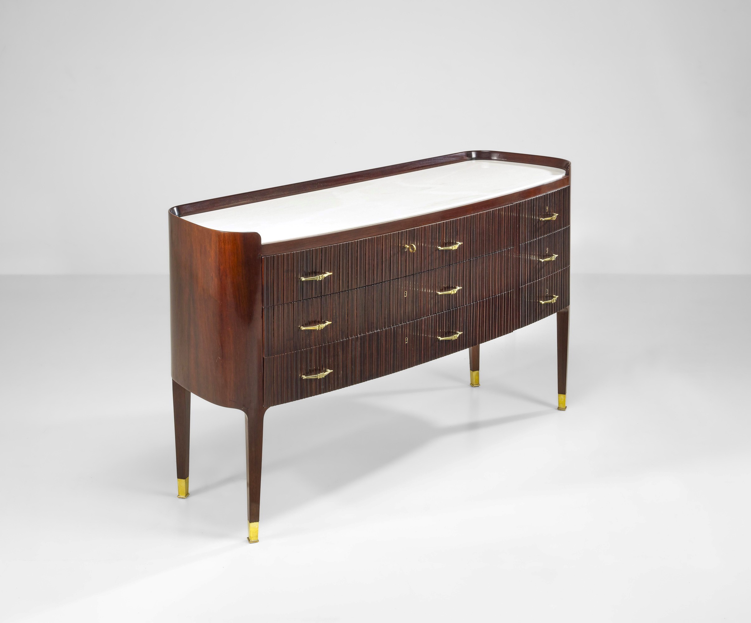 Paolo Buffa - Mobile contenitore con piano in marmo e inserti in ottone, produzione italiana (c. ...