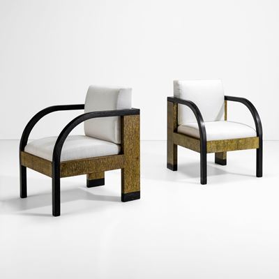 Due poltrone in legno ebanizzato e buxus con rivestimento in tessuto